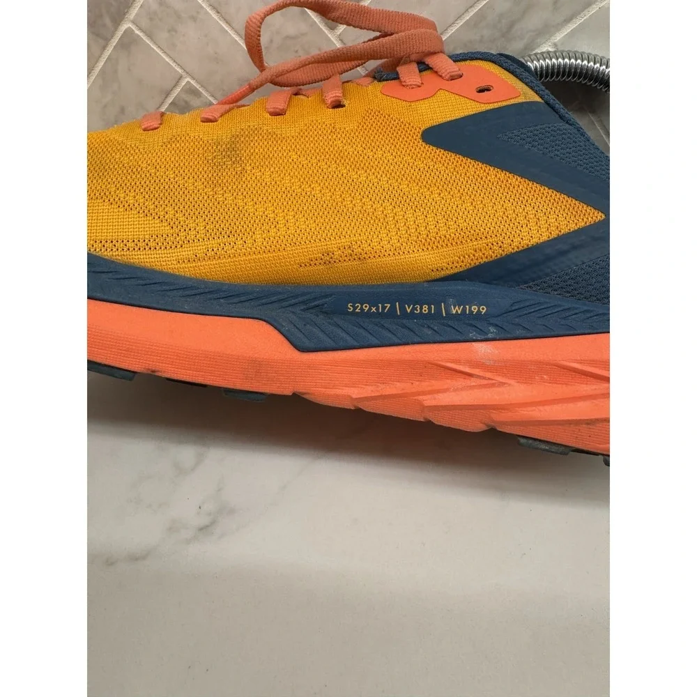 Hoka One One hoka one